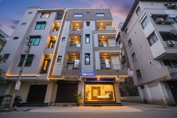 Exterior - Fabhotel Kanchan Palace (New Delhi)