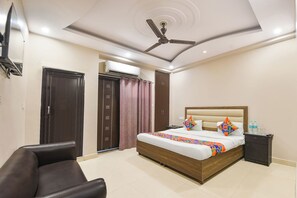Deluxe Room | Egyptian cotton sheets, premium bedding, in-room safe, free WiFi - Fabhotel Kanchan Palace (New Delhi)