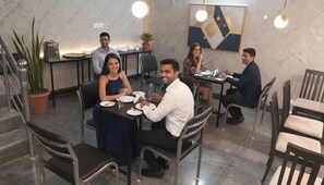 Restaurant - Fabhotel Kanchan Palace (New Delhi)