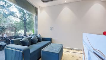 Área de estar no saguão