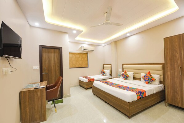 Egyptian cotton sheets, premium bedding, in-room safe, free WiFi