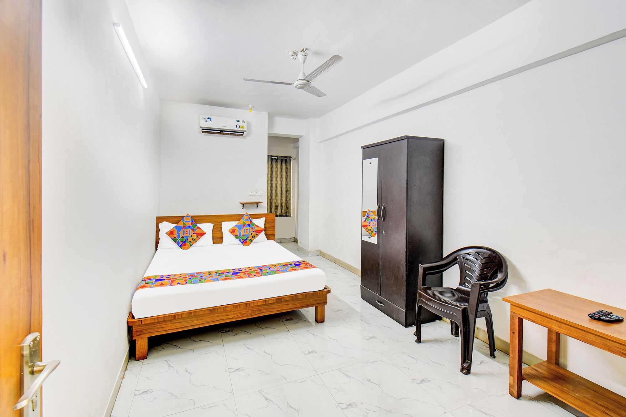 Egyptian cotton sheets, premium bedding, in-room safe, free WiFi