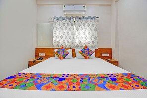 Egyptian cotton sheets, premium bedding, in-room safe, free WiFi - Fabhotel Kanak Executive (Pune)