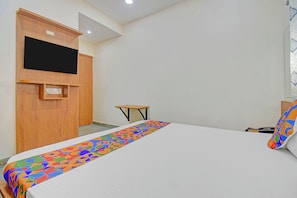 Egyptian cotton sheets, premium bedding, in-room safe, free WiFi - Via Kanak Executive (Pune)