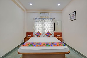 Deluxe Room | Egyptian cotton sheets, premium bedding, in-room safe, free WiFi - Via Kanak Executive (Pune)