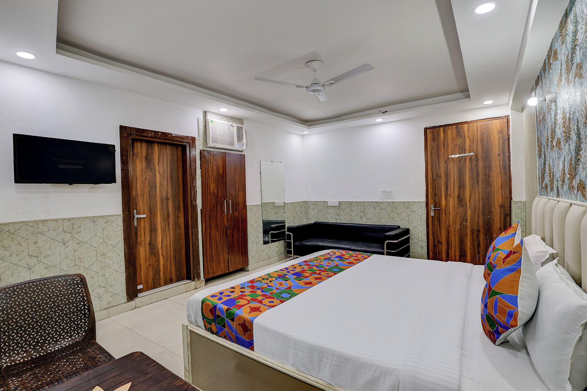 Egyptian cotton sheets, premium bedding, in-room safe, free WiFi