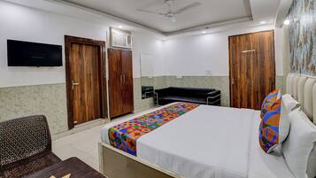 Egyptian cotton sheets, premium bedding, in-room safe, free WiFi