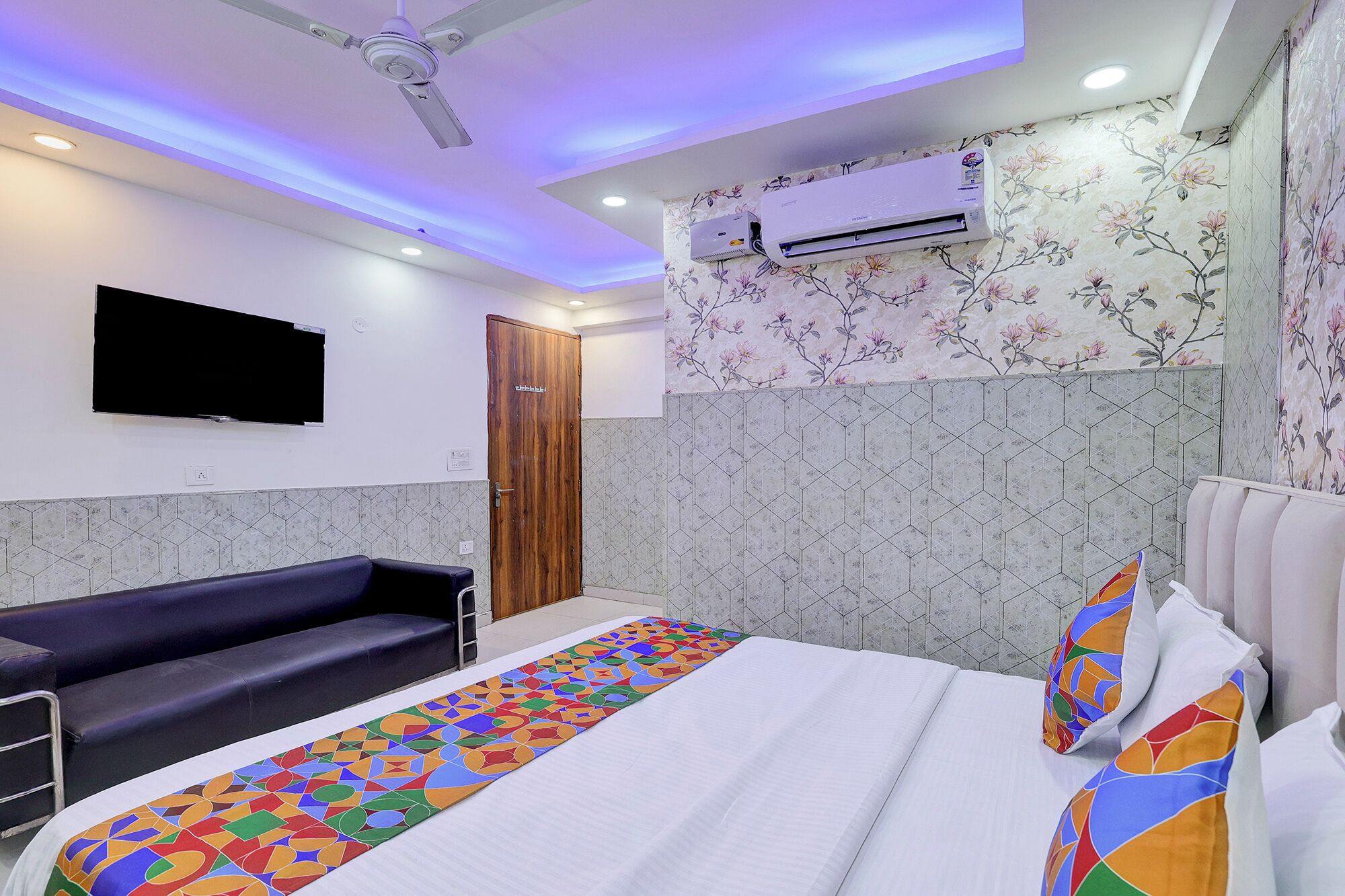 Egyptian cotton sheets, premium bedding, in-room safe, free WiFi