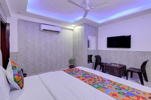 Egyptian cotton sheets, premium bedding, in-room safe, free WiFi - Fabhotel Akki Residency (Noida)