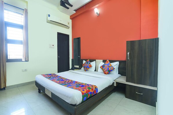 Egyptian cotton sheets, premium bedding, in-room safe, free WiFi - Fabhotel Highway Pride (Jaipur)
