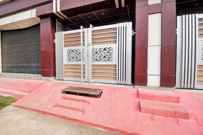 Property entrance - Fabhotel Sunshine Inn (Lucknow)