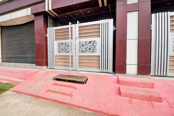 Property entrance - Fabhotel Sunshine Inn (Lucknow)