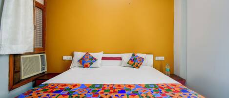 Egyptian cotton sheets, premium bedding, in-room safe, free WiFi