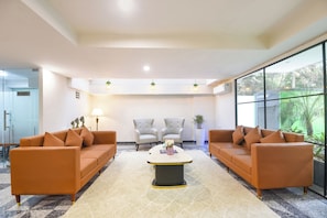 Lobby sitting area - Fabhotel Corporate Prime (Gurugram)