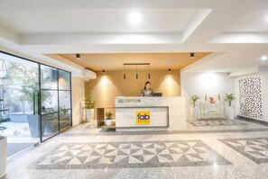 Reception - FabHotel Hygge Stay - 1.5km from Belvedere Towers Metro Station Gurgaon (Gurugram)