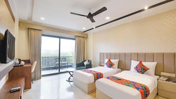 Egyptian cotton sheets, premium bedding, in-room safe, free WiFi