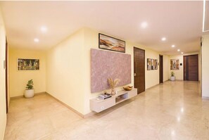 Lobby - FabHotel Hygge Stay - 1.5km from Belvedere Towers Metro Station Gurgaon (Gurugram)