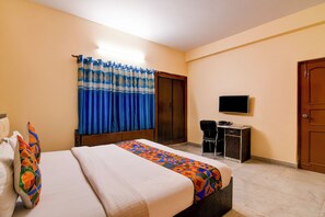 Egyptian cotton sheets, premium bedding, in-room safe, free WiFi - Fabhotel Samanta (Barasat)