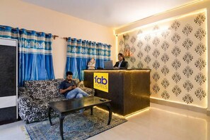 Reception - Fabhotel Samanta (Barasat)