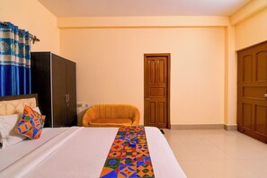 Egyptian cotton sheets, premium bedding, in-room safe, free WiFi - Fabhotel Samanta (Barasat)