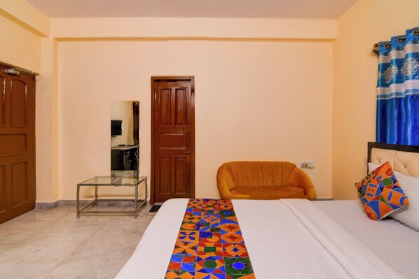 ملاءات من القطن المصري وأغطية فراش متميزة وخزنة داخل الغرف�ة