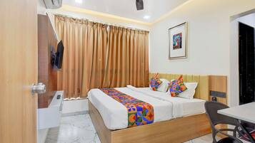 Egyptian cotton sheets, premium bedding, in-room safe, free WiFi