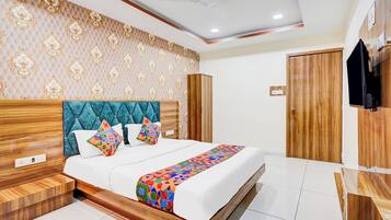 Premium Room | Egyptian cotton sheets, premium bedding, in-room safe, free WiFi