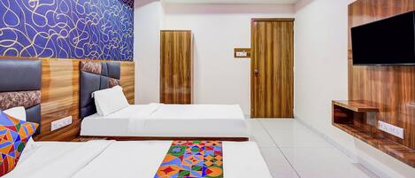 Egyptian cotton sheets, premium bedding, in-room safe, free WiFi