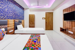Egyptian cotton sheets, premium bedding, in-room safe, free WiFi - Fabhotel Lake View I (Vadodara)