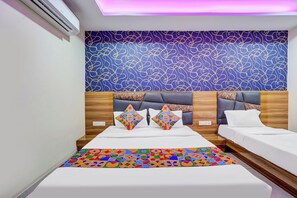 Egyptian cotton sheets, premium bedding, in-room safe, free WiFi - Fabhotel Lake View I (Vadodara)