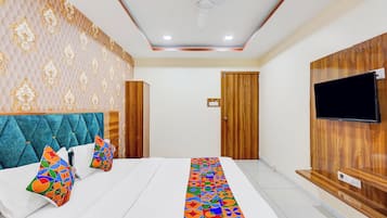 Egyptian cotton sheets, premium bedding, in-room safe, free WiFi