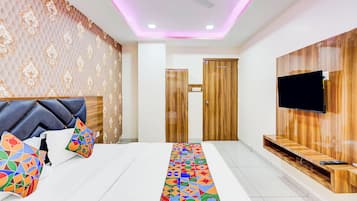 Egyptian cotton sheets, premium bedding, in-room safe, free WiFi