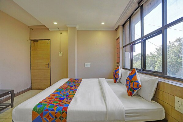 Egyptian cotton sheets, premium bedding, in-room safe, free WiFi