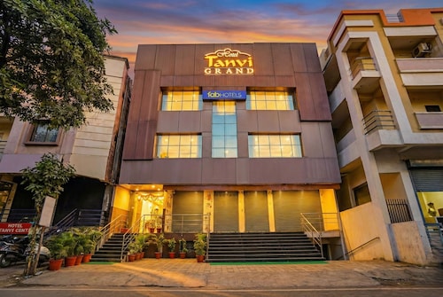 Fabhotel Tanvi Grand