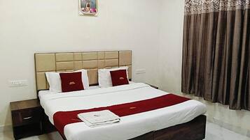 Deluxe Room | Egyptian cotton sheets, premium bedding, in-room safe, free WiFi