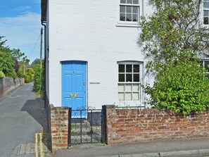 Exterior - 2 bedroom accommodation in Fordwich, Canterbury (Fordwich, Canterbury)