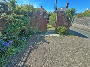 Property grounds - 2 bedroom accommodation in Fordwich, Canterbury (Fordwich, Canterbury)