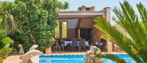 حمام سباحة