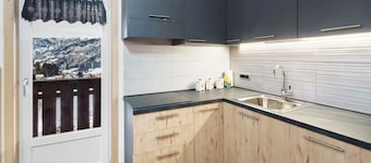 Apartamento 'Primavera 3' con vistas a la montaña, jardín compartido y Wi-Fi