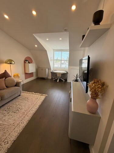 Stunning Modern Apartment with Private Car Parking Space