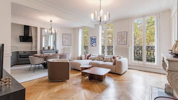 Deluxe Apartment | Living area