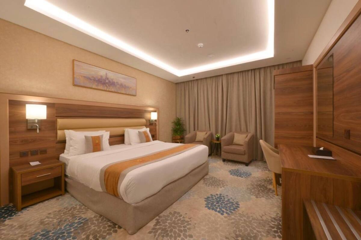 Peti besi dalam bilik, kalis bunyi, seterika/papan seterika 