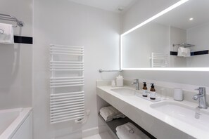 Kamar Keluarga | Kamar mandi | Sandal