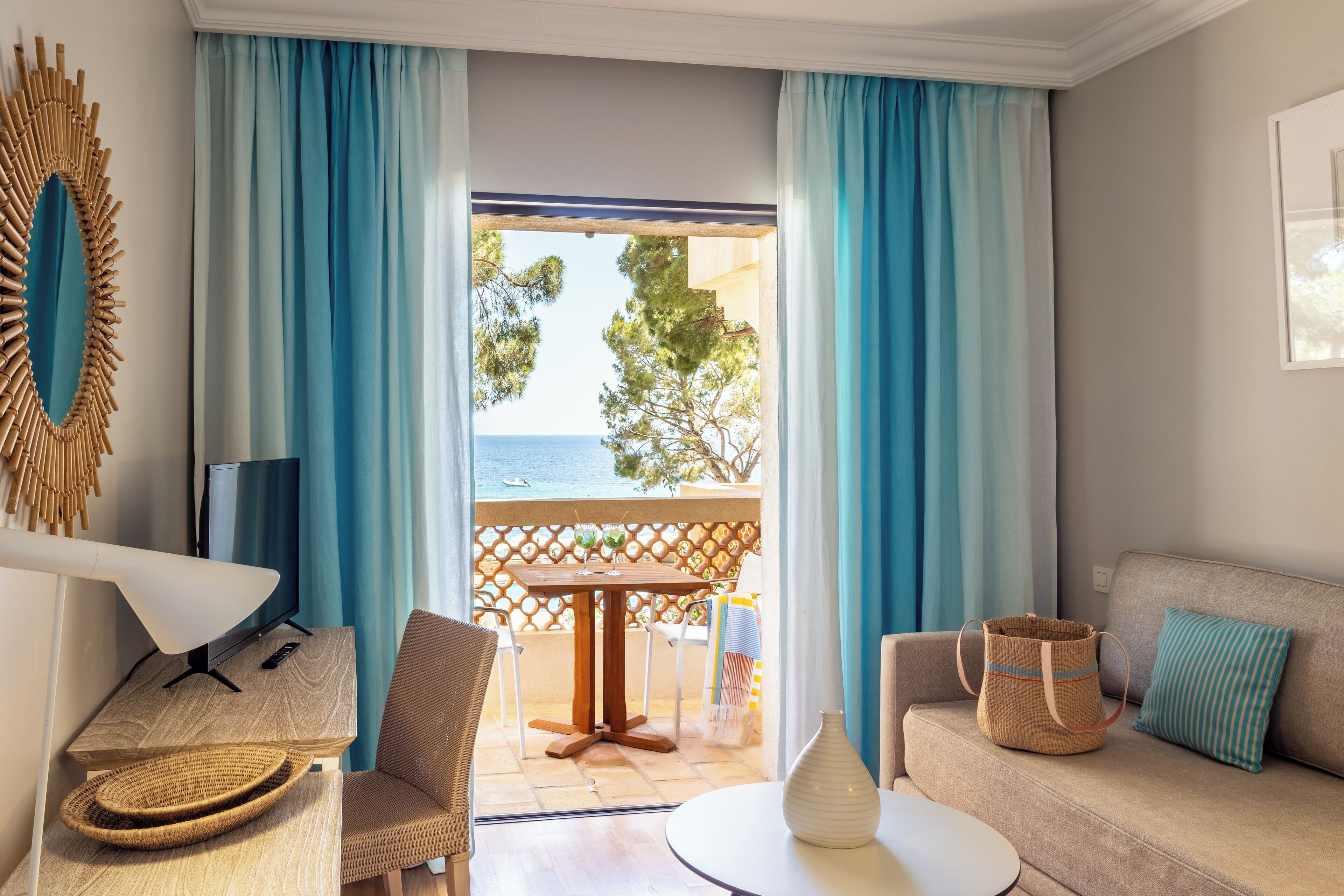 Suite, Sea View | Living area