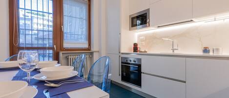 Fridge, microwave, dishwasher, coffee/tea maker