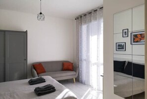 2 chambres, fer et planche à repasser, Wi-Fi gratuit, draps fournis