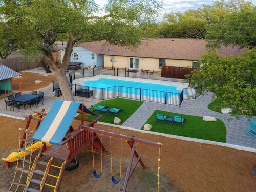 Jungle Haven, Heated Pool, Fun for 12