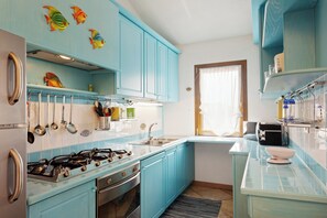 Appartement Confort, non-fumeurs, vue mer | Cuisine privée | Bouilloire électrique