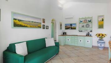 Comfort Apartment, Non Smoking, Sea View | Living area