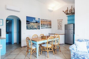 Appartement Confort, non-fumeurs, vue mer | Coin séjour